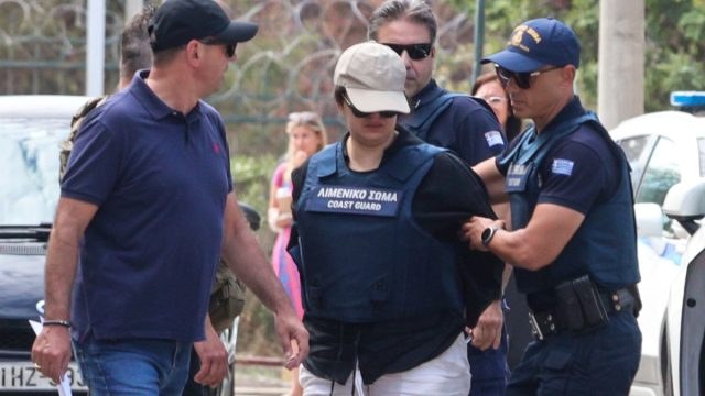 «Πανικοβλήθηκα, φοβήθηκα» – Αθώα δηλώνει η 32χρονη μητέρα της νεκρής 3χρονης στο Παλαιό Φάληρο