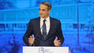 Στα 1.500 ευρώ ο μέσος μισθός το 2026: Το ανακοινώνει η κυβέρνηση έναν χρόνο πριν από το αναμενόμενο