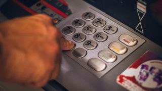 Νέα εποχή στις συναλλαγές στα ΑΤΜ από σήμερα: Τι ισχύει
