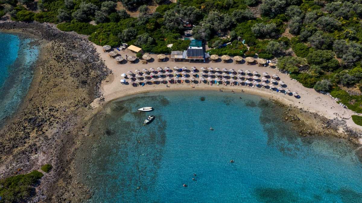 Πού βρίσκονται ακόμα προσιτά νησιά για αγορά κατοικίας στην Ελλάδα; Οι πιο οικονομικές επιλογές