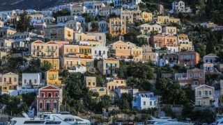 Τα νησιά «πνίγονται»: Η πρόταση για «φόρο» υπερτουρισμού