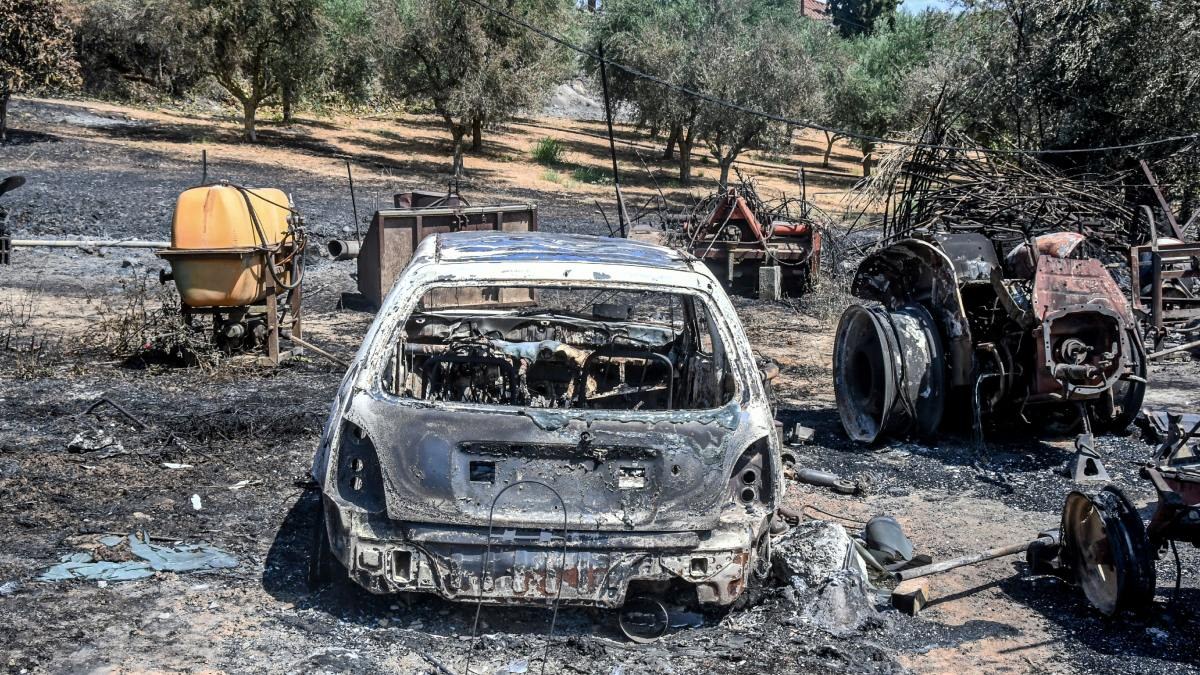 «Ήταν στο Γηροκομειό ως εθελοντής για να σβήσει τη φωτιά»: Τι ισχυρίζονται οι δικηγόροι του 25χρονου για τον εμπρησμό στην Πάτρα