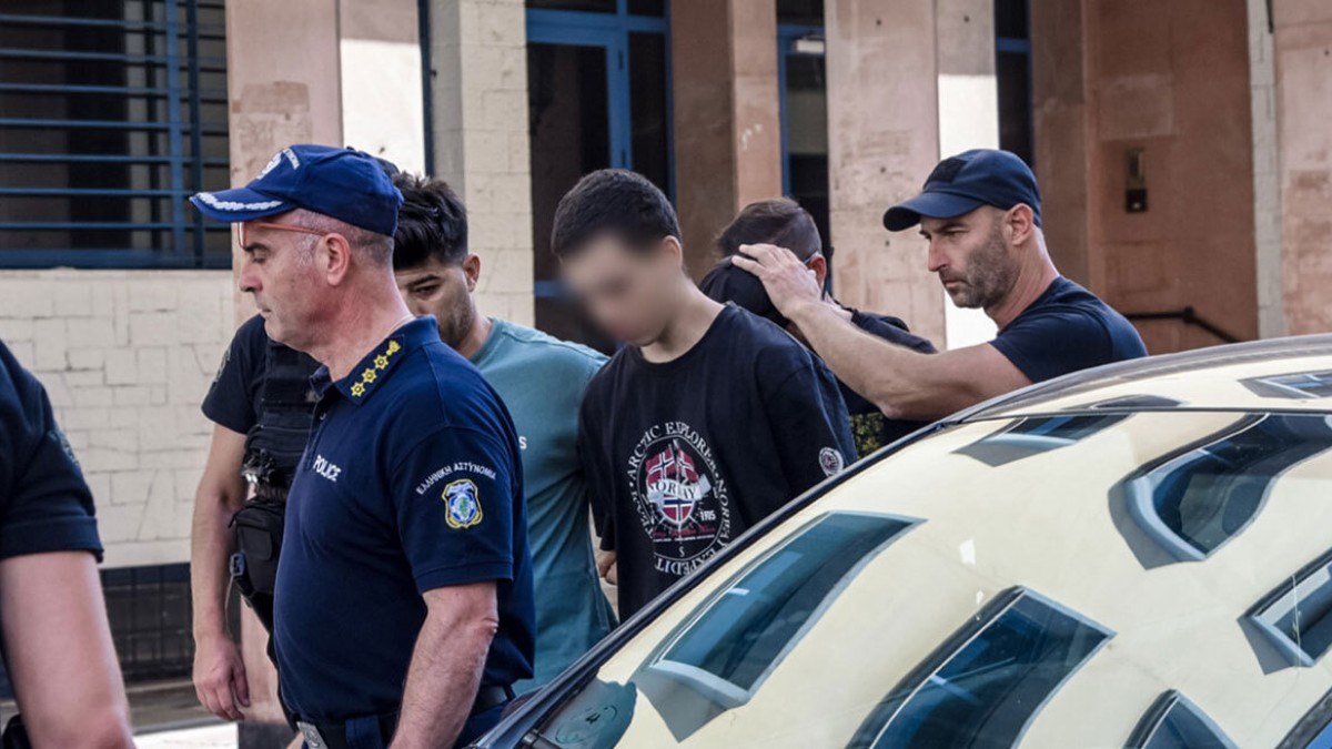 «Πίναμε μπύρες, κάναμε χασίς και είπαμε να βάλουμε φωτιά»: Τρομάζει η ομολογία του 19χρονου για τις πυρκαγιές στην Πάτρα
