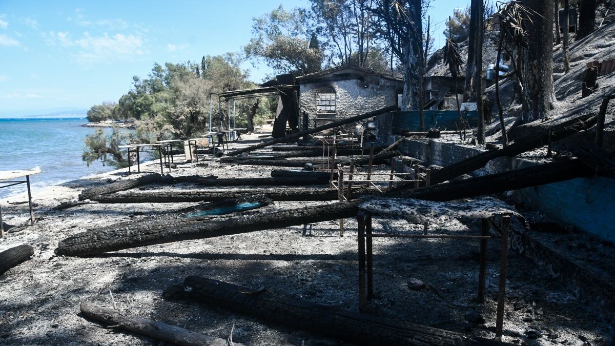 Οι οδηγίες του Υπουργείου Υγείας μετά τις πυρκαγιές: Προστασία από ρύπους, επικίνδυνα υλικά και ακατάλληλο νερό