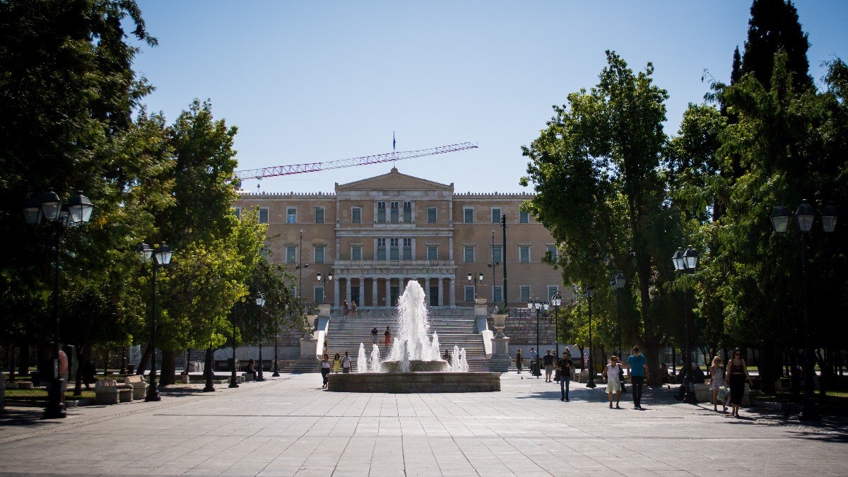 Γιατί εδώ και βδομάδες είναι κλειστό το ιστορικό σιντριβάνι της πλατείας Συντάγματος