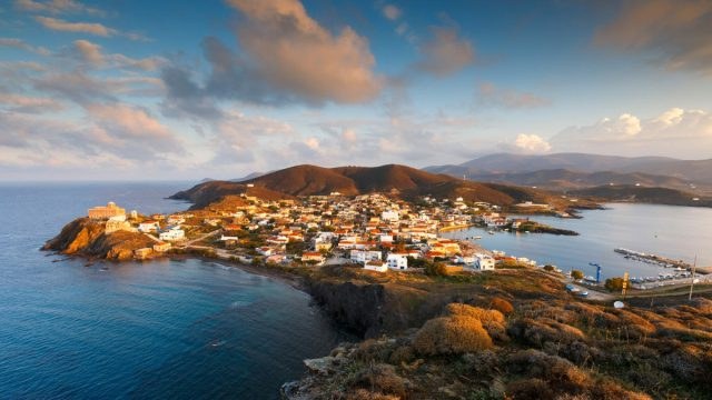 Γνωρίστε τα Ψαρά: Τον ήσυχο παράδεισο του βορειανατολικού Αιγαίου – Το νησί όπου γεννήθηκε ο Κωνσταντίνος Κανάρης