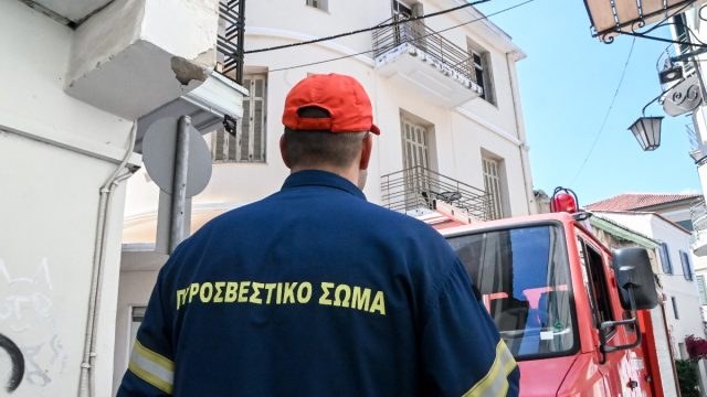 Φωτιά σε διαμέρισμα στο Παλαιό Φάληρο – Απεγκλωβίστηκαν δύο ηλικιωμένοι
