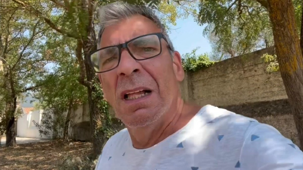 «Βυθισμένος» στη θλίψη ο Γιάννης Σερβετάς: Η απώλεια που πενθεί ο παρουσιαστής