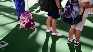 Σχολικά είδη: Έξυπνα κόλπα για να πληρώσετε έως και τα μισά – Το λάθος που κοστίζει ακριβά στους γονείς