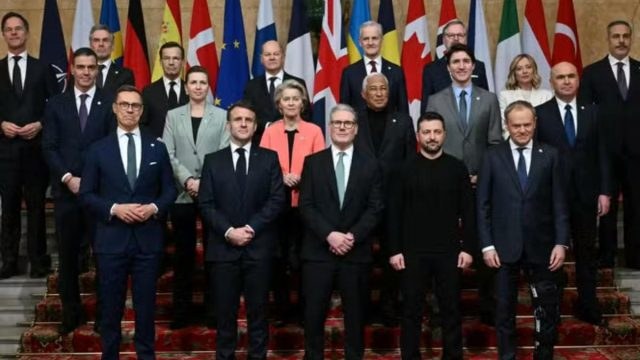Sky News: Γιατί ο Ζελένσκι συνοδεύεται από 7 ηγέτες στις ΗΠΑ – Τι φοβούνται οι Ευρωπαίοι