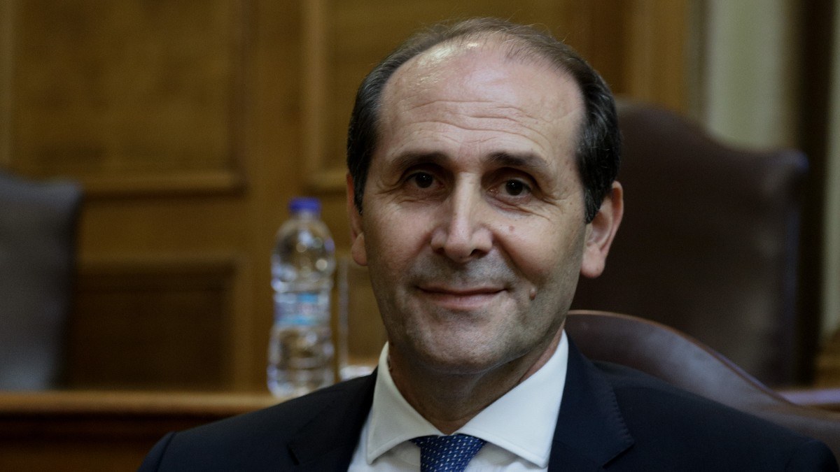 Απόστολος Βεσυρόπουλος: Η αλήθεια πίσω από την αιτία θανάτου του – Πώς εξηγήθηκε η καρδιακή ανακοπή