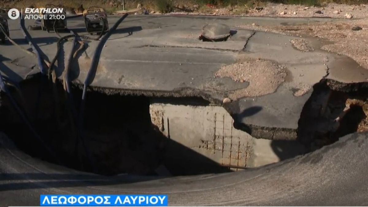 Άνοιξε τεράστια τρύπα στη Λεωφόρο Λαυρίου, στο Μαρκόπουλο – Έσπασε αγωγός νερού, τεράστια προβλήματα