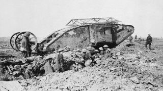 Σαν σήμερα, 15 Σεπτεμβρίου 1916: Η επανάσταση στον πόλεμο – Όταν το πρώτο τανκ «κατέβηκε» στη Μάχη του Σομ