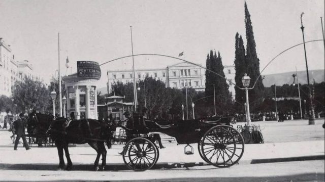 Κουίζ για την παλιά Αθήνα: Αναγνωρίζεις την πλατεία; Σίγουρα έχεις περάσει από εκεί