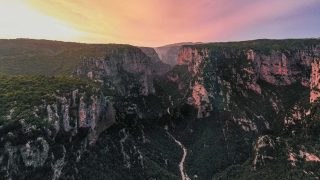 Τραγωδία στο φαράγγι του Βίκου: Τουρίστρια έπεσε από ύψος 300 μέτρων και πέθανε