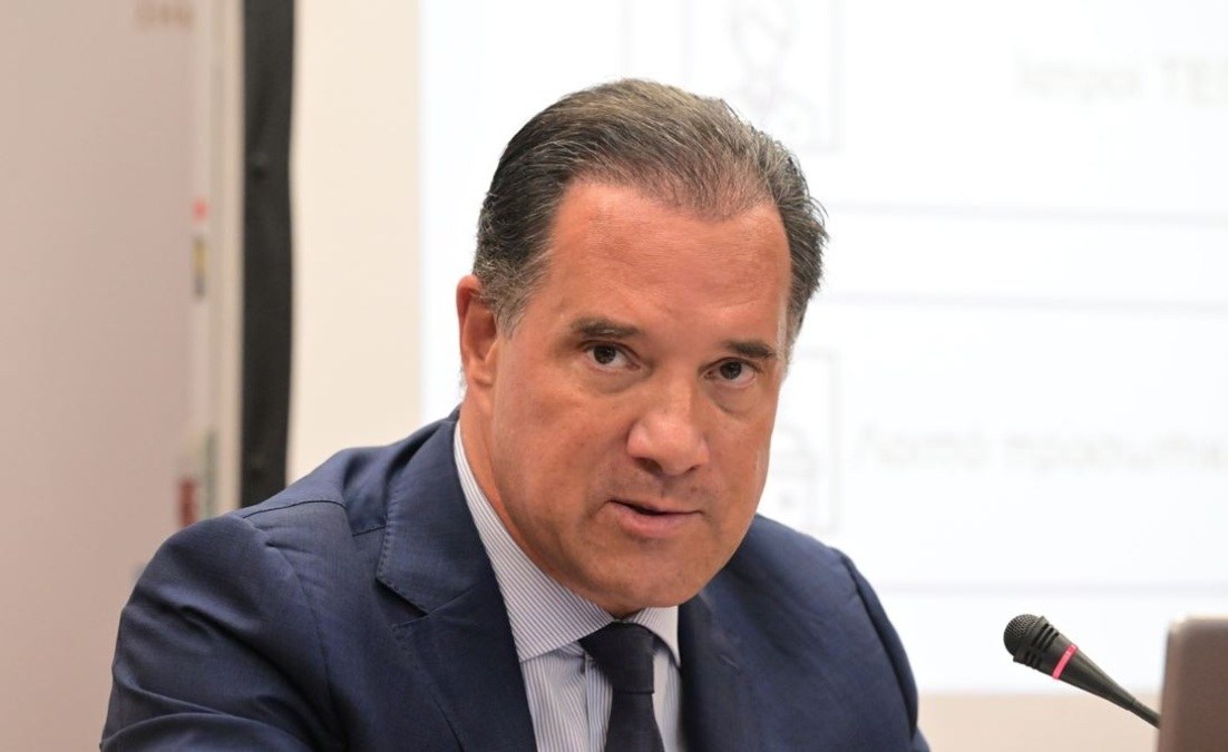 Άδωνις Γεωργιάδης: Υποκρισία των αριστερών – Ζητούσαν να απολυθεί ο Πορτοσάλτε για την παλαιστινιακή σημαία αλλά όχι ο Πάρις Ρούπος