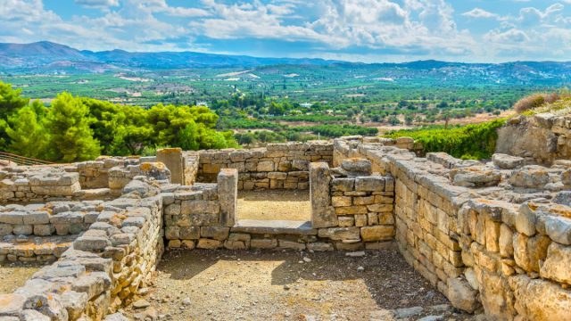 Μικρές αποδράσεις από το Ηράκλειο: Κρυμμένοι θησαυροί της Κρήτης σε μία μόνο ώρα