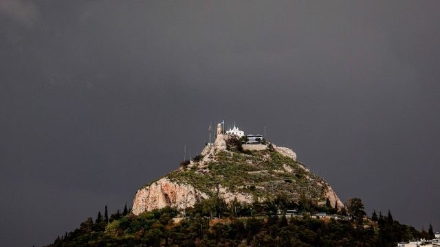 Καιρός σήμερα 17/09: Νεφώσεις, τοπικές βροχές και μικρή πιθανότητα καταιγίδων – Η πρόγνωση Αρνιακού και Αρναούτογλου