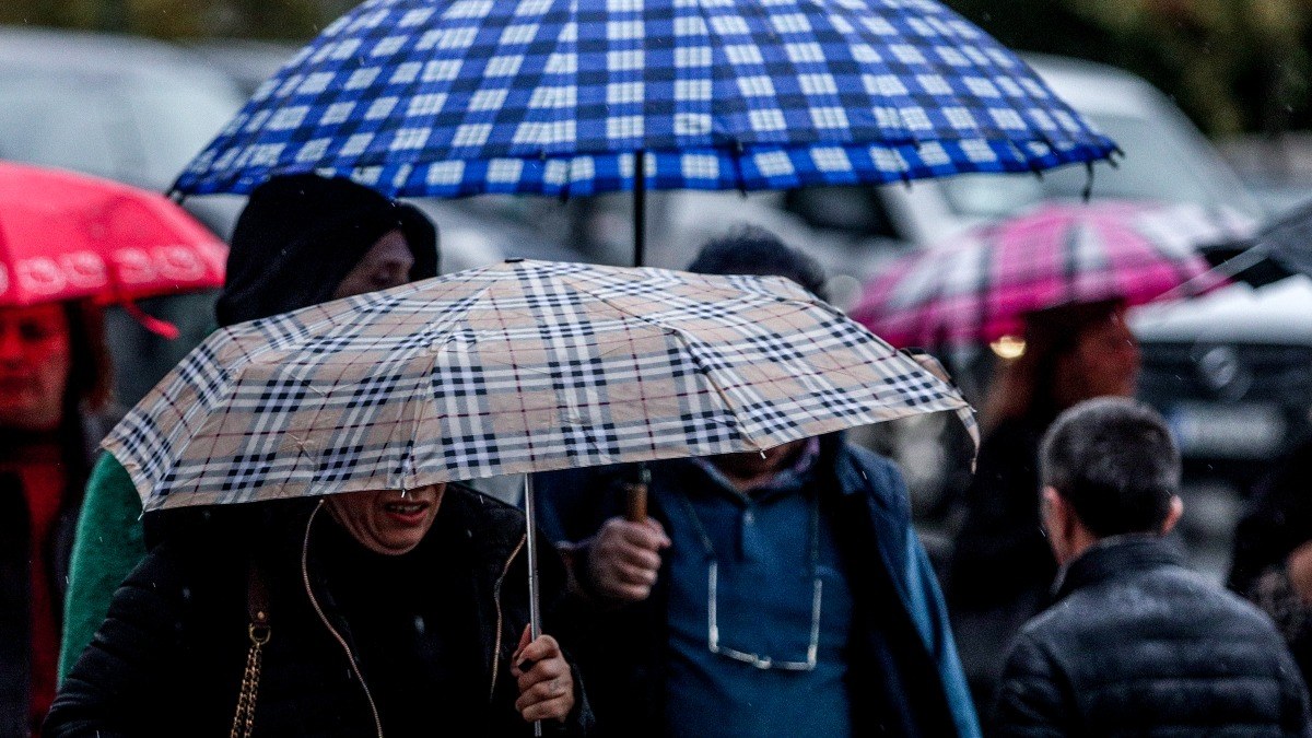 Κακοκαιρία: Η Ελλάδα «φοράει» τα φθινοπωρινά της – Διπλάσιοι τόνοι νερού και βοριάδες σε 5 περιοχές