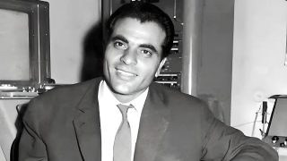 Σαν σήμερα, 14 Σεπτεμβρίου 2001: Πεθαίνει ο Στέλιος Καζαντζίδης – Ο λαϊκός τραγουδιστής που «άγγιξε» τις καρδιές των Ελλήνων