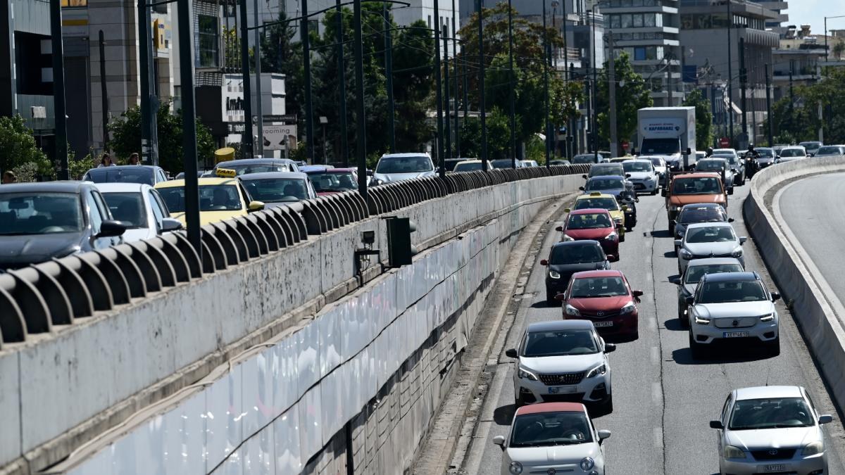 Τροχαίο στην Κηφισίας: Αυξημένη κίνηση στο ρεύμα προς Αθήνα