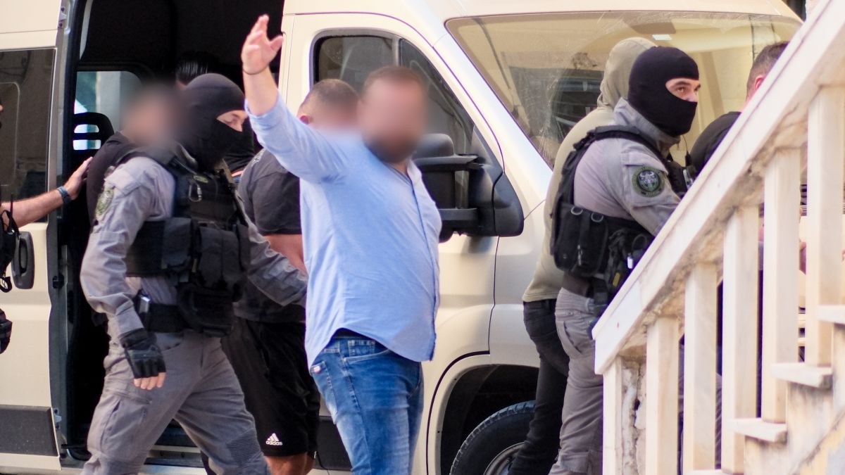 Μαφία της Κρήτης: Απολογούνται σήμερα οι 17 πρώτοι από τους συλληφθέντες – «Σε αγαπώ πολύ», τους φώναζαν
