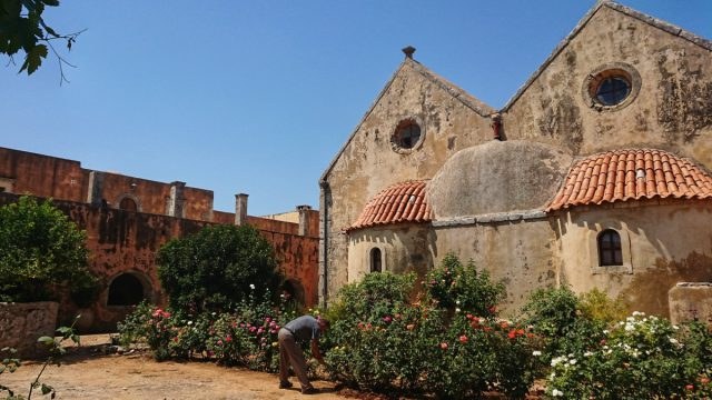 Μοναστήρια που αφηγούνται την ιστορία της Κρήτης