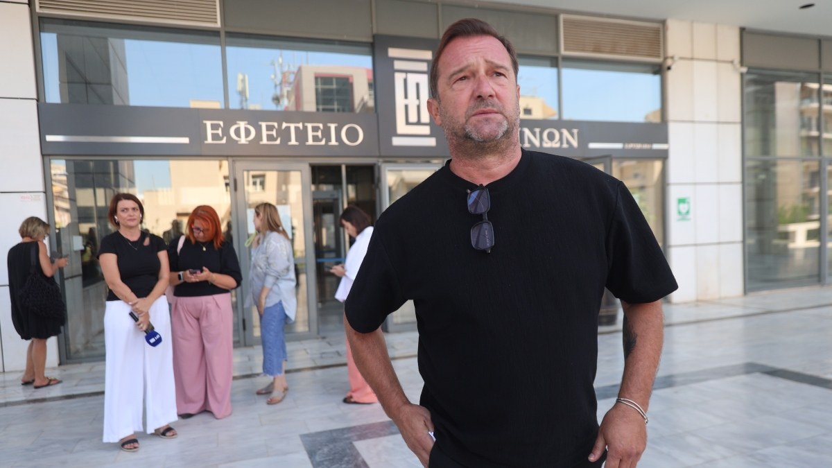 Οργή Πλακιά για τη διαρροή φωτογραφιών με τις σορούς σε σακούλες – «Θα σκοτώνουμε τις μάνες κάθε μέρα;»