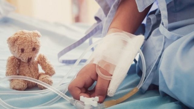 Αλεξανδρούπολη: Μητέρα μετέφερε νεκρό το 3χρονο παιδί της στο νοσοκομείο – Ήταν υποσιτισμένο
