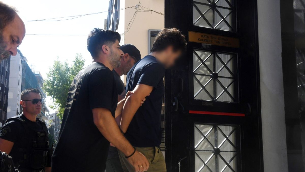 Πάτρα: Αποφυλακίζονται οι δύο νεαροί εθελοντές που συνελήφθησαν για τη φωτιά στο Γηροκομείο