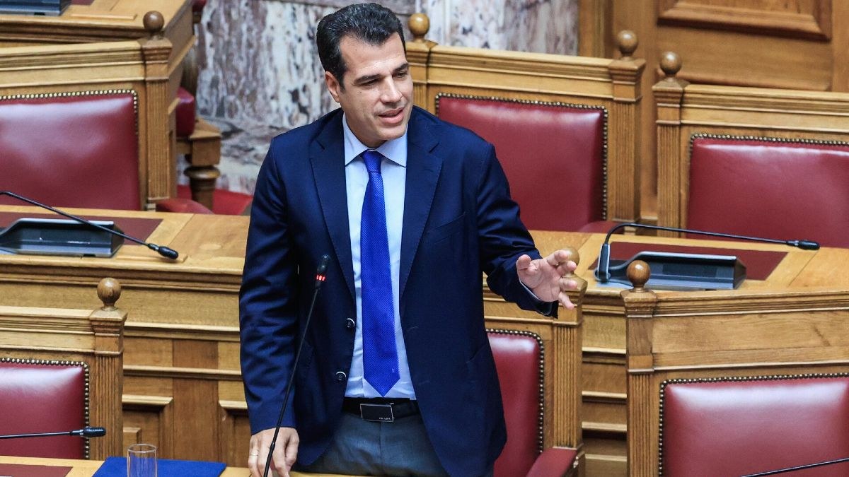 «Δεν μπορούμε εκείνου που βρίσκεται εδώ 12 χρόνια να του πούμε “φύγε”»: Βγήκαν τα «μαχαίρια» στη ΝΔ για το μεταναστευτικό