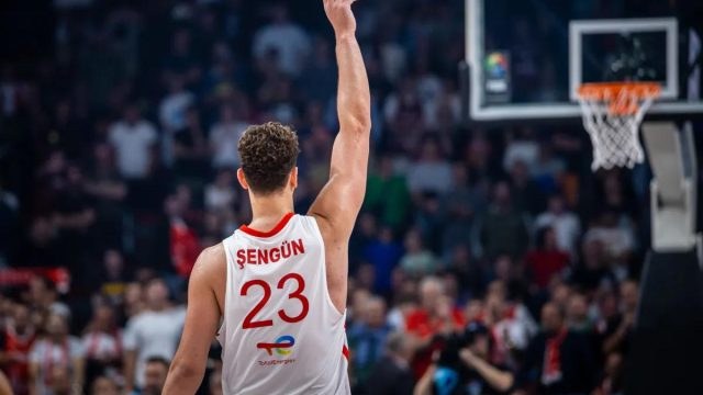 EuroBasket 2025: Ο Σενγκούν πήρε μόνος του το ντέρμπι και την πρωτιά!