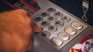 Συνταξιούχοι: Ποιοι θα δουν 400 ευρώ στον λογαριασμό τους – Ποιοι τα χάνουν παρά την κατάργηση των εισοδηματικών κριτηρίων