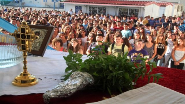 Επιστροφή στα θρανία: Τι προβλέπει το ΦΕΚ για τη σχολική χρονιά – Πώς θα γίνει ο αγιασμός