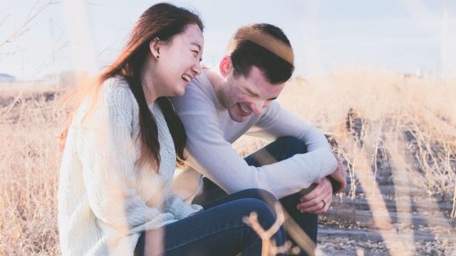 Τα ετερώνυμα έλκονται; Ποια είναι η αλήθεια για τις σχέσεις πίσω από αυτό το διάσημο ρητό