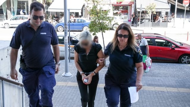 Τροχαίο στη Θέρμη: Με σκυμμένο κεφάλι στα δικαστήρια η 45χρονη – Τι θα ισχυριστεί στην απολογία της