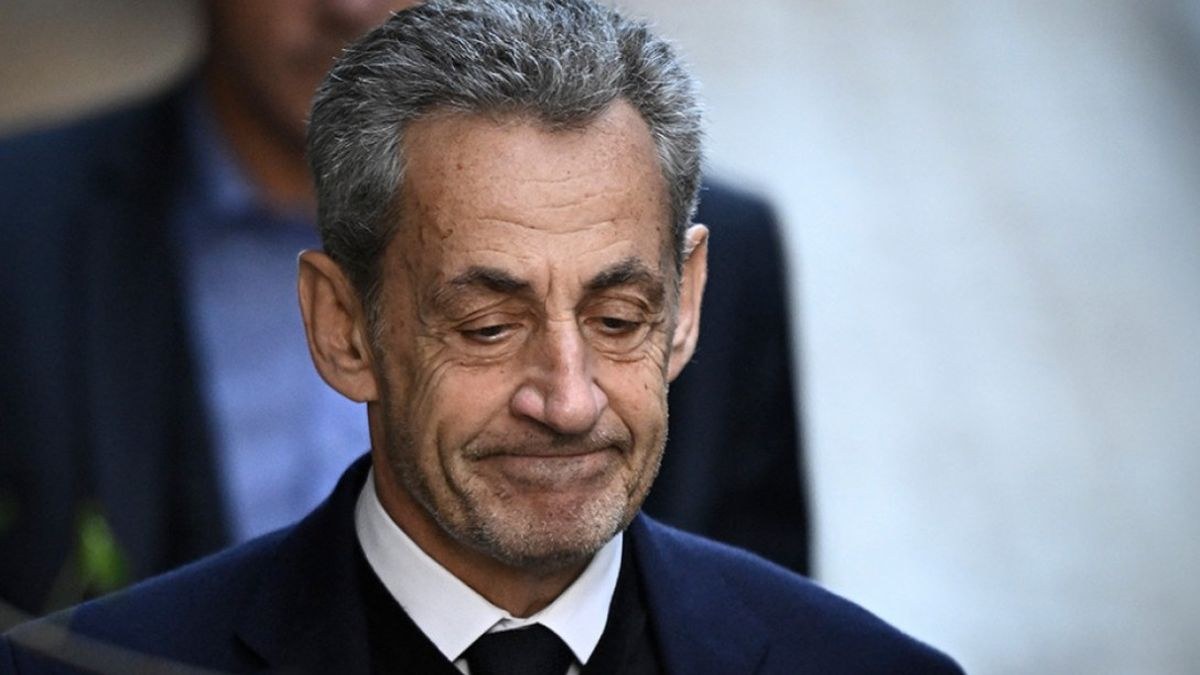«Ακουγόντουσαν συνέχεια φωνές»: Δραματική η πρώτη νύχτα του Νικολά Σαρκοζί στις φυλακές