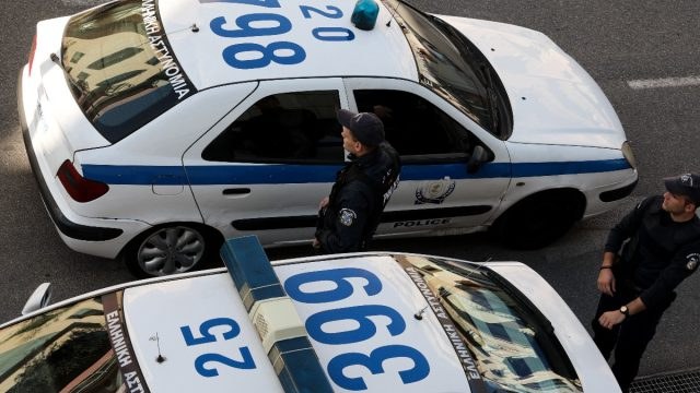 Νίκαια: Πυρπόληση οχήματος σωφρονιστικού υπαλλήλου – Εντοπίστηκε και χειροβομβίδα