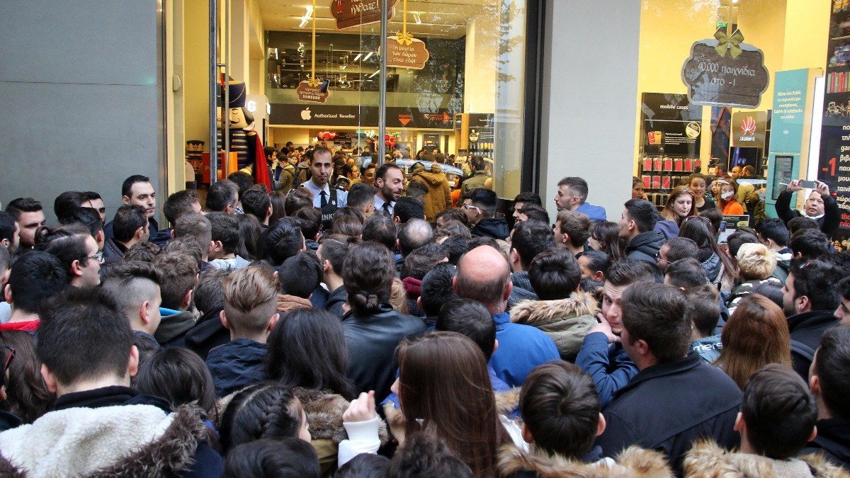 Black Friday: Πώς η δίψα για κέρδος μετέτρεψε τη «Μαύρη Παρασκευή» σε «Μαύρο Νοέμβριο»
