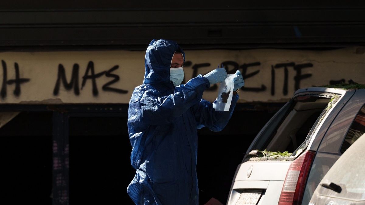 Συναγερμός στα Εξάρχεια – Εντοπίστηκε ύποπτο σακίδιο στη Χαριλάου Τρικούπη
