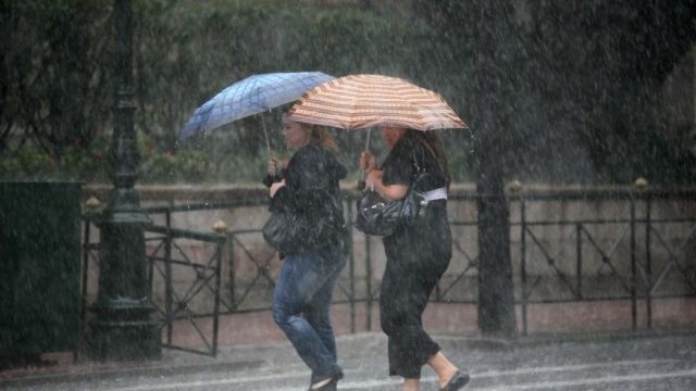 Άστατος ο καιρός σήμερα 21/10: Πότε επιστρέφουν τα… κοντομάνικα – Η πρόγνωση από Αρνιακό και Τσατραφύλλια