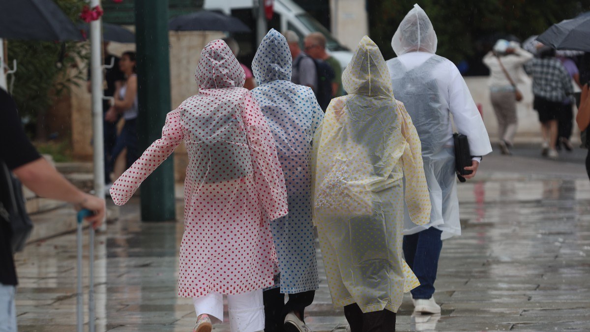 Καιρός σήμερα 16/10: Βροχές και θερμοκρασίες έως 23°C – Πού θα είναι έντονα τα φαινόμενα σύμφωνα με Μαρουσάκη και Αρνιακό