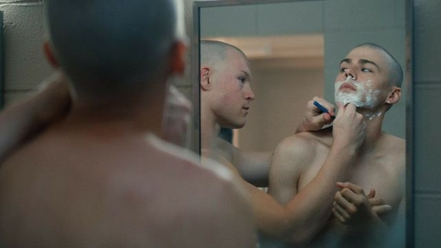 Με χιούμορ και ευαισθησία: Η νέα σειρά «Boots» του Netflix ξεδιπλώνει το θέμα της ομοφοβίας στον στρατό