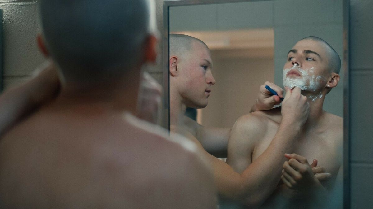Με χιούμορ και ευαισθησία: Η νέα σειρά «Boots» του Netflix ξεδιπλώνει το θέμα της ομοφοβίας στον στρατό