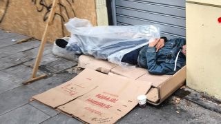 Νέα απογραφή: Αυξήθηκαν οι άστεγοι στην Αθήνα – Περισσότεροι και από το 2018!