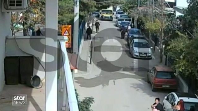 «Ήταν ένα παιδάκι εκεί ανάσκελα»:  Η στιγμή που το ΕΚΑΒ παραλαμβάνει τη 10χρονη που κατέρρευσε στο σχολείο της