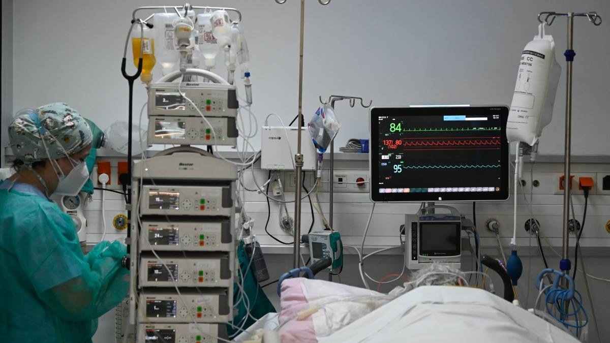 «Και εγώ μπορεί να γίνω σχιζοφρενής αν η μάνα μου πάθει κάτι» – Ξεσπά η κόρη της 70χρονης για τον 38χρονο που τη χτύπησε στη Γλυφάδα