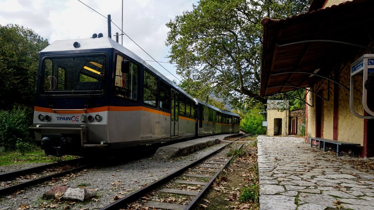 Καλάβρυτα: Ακινητοποιήθηκε ο Οδoντωτός – Εγκλωβίστηκαν σε απόκρημνο σημείο οι επιβάτες