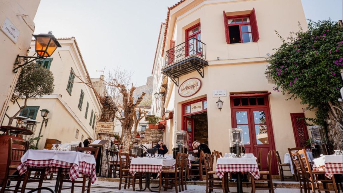 Η Παλιά Ταβέρνα του Ψαρρά: Το χρονικό της γεύσης στην καρδιά της Πλάκας
