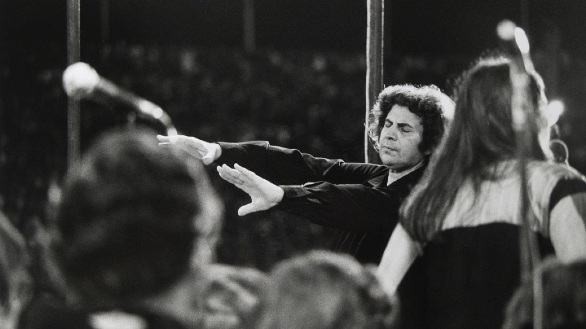Σαν σήμερα, 19 Οκτωβρίου 1964: Το «Άξιον Εστί» παρουσιάζεται για πρώτη φορά στο κοινό